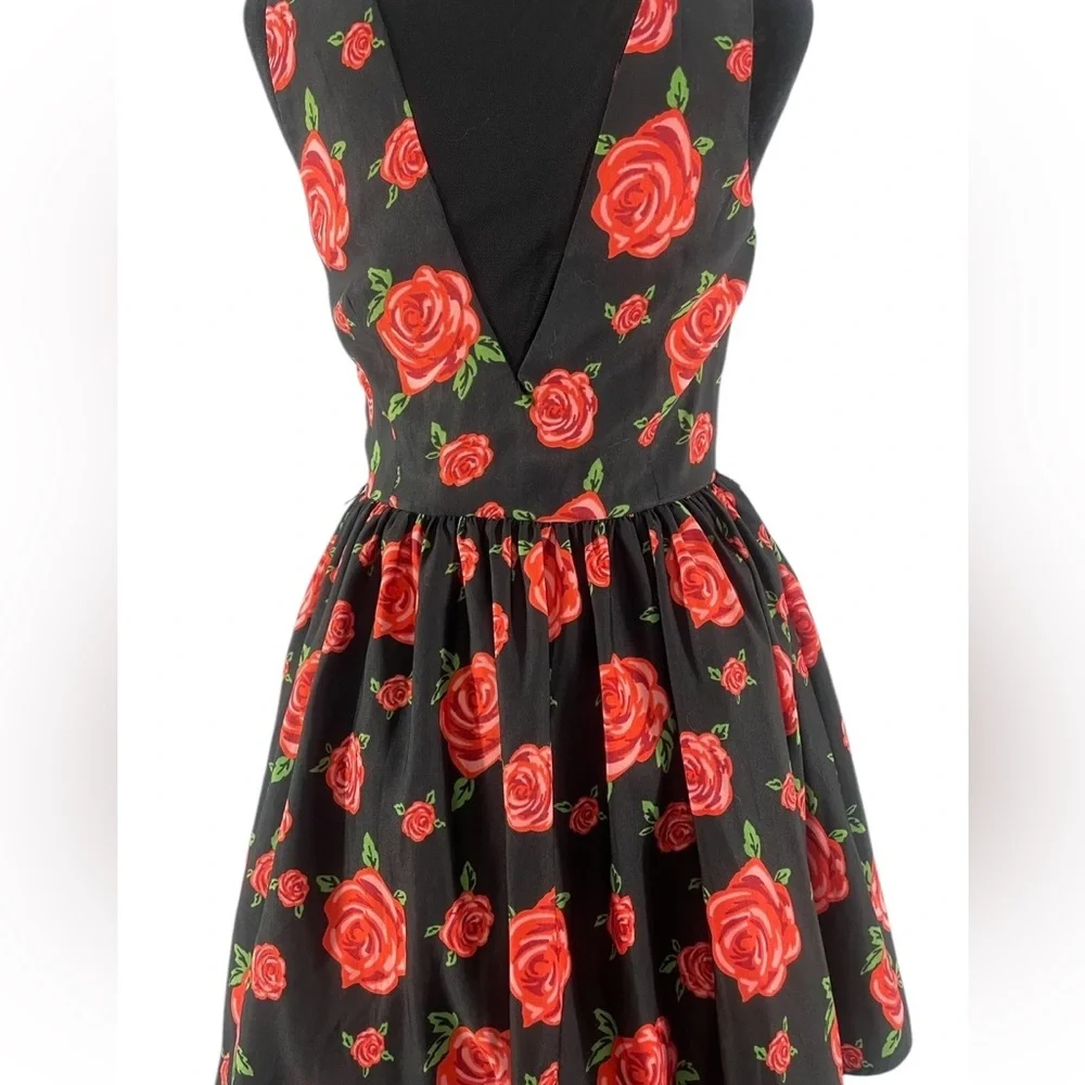 Floral black and red dress, Mesh V back, with Tulle, sleeveless, Size Medium - Picture 4 of 9